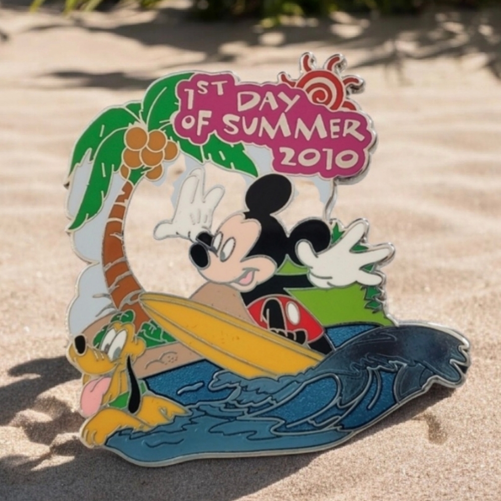 First Day of Summer 2010 Mickey & Pluto Pin